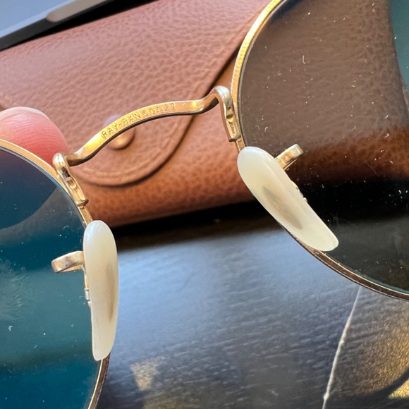 Ray-Ban RB3447 Sunglasses - Gold/Blue Flash - Polarized Lenses - Chipped/Scratch - Picture 8 of 11